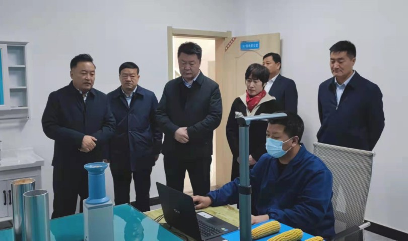 酒泉市政府黨組成員、副市長哈里別克來敦煌種業(yè)調研指導工作